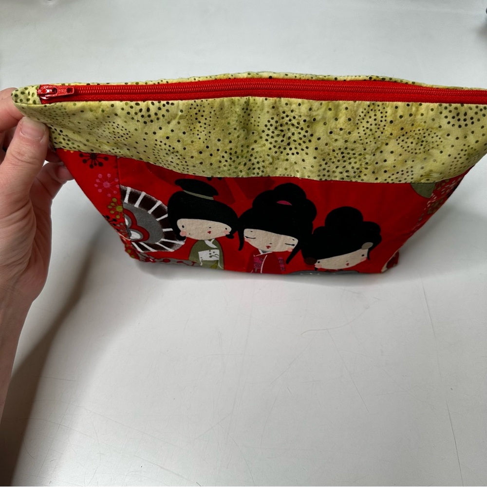 New! Kaori Kokeshi cosmetic bag - Picture 3 of 5